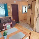 펜션 Bursztynowo Z Basenem 오스트로보