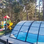 Bursztynowo Z Basenem 오스트로보