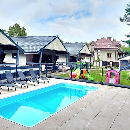 Bursztynowo Z Basenem Ferienhaus *