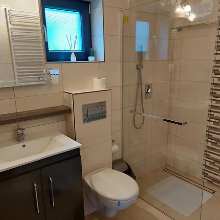 Bursztynowo Z Basenem Ferienhaus