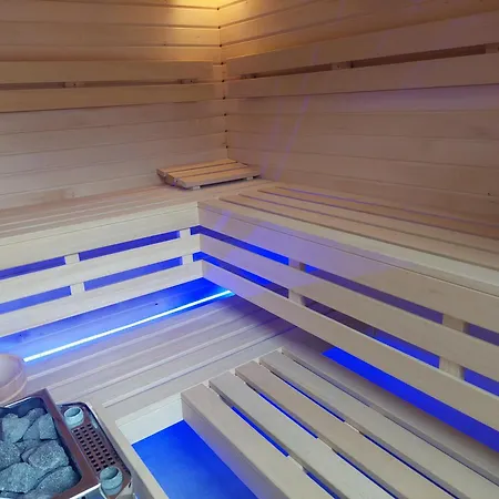 Bursztynowo Z Basenem Сasa de vacaciones *