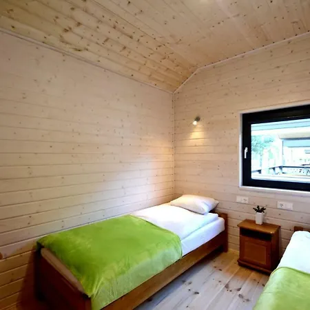 Bursztynowo Z Basenem Ferienhaus