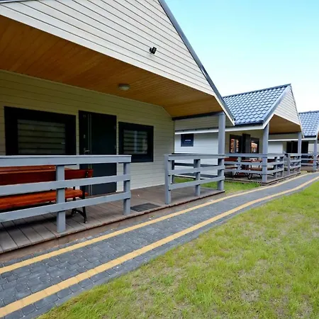 Bursztynowo Z Basenem Ferienhaus