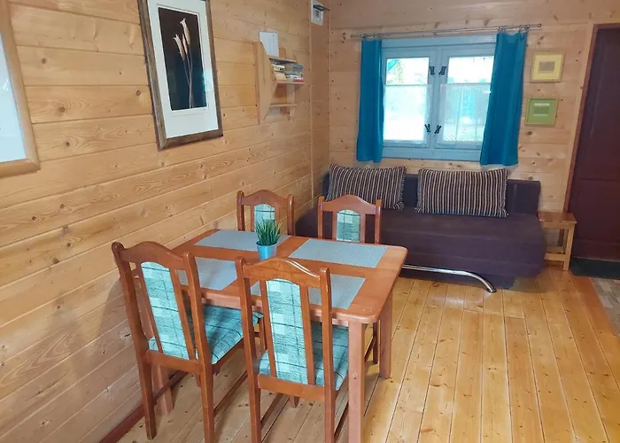 Bursztynowo Z Basenem بيت للعطل