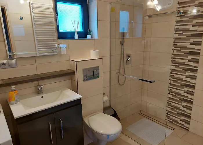 Bursztynowo Z Basenem بيت للعطل