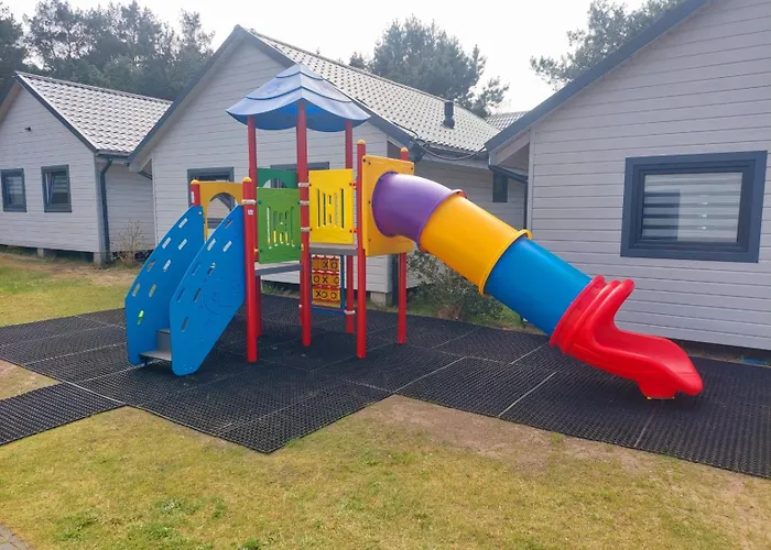 بيت للعطل Bursztynowo Z Basenem أوستروفو