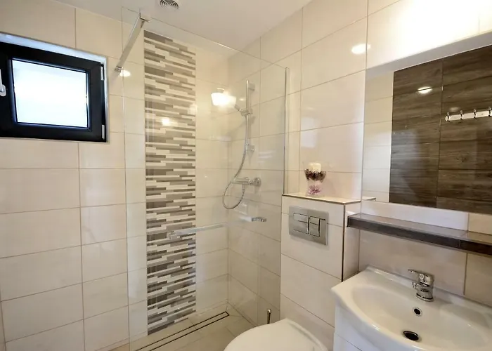 Bursztynowo Z Basenem * أوستروفو