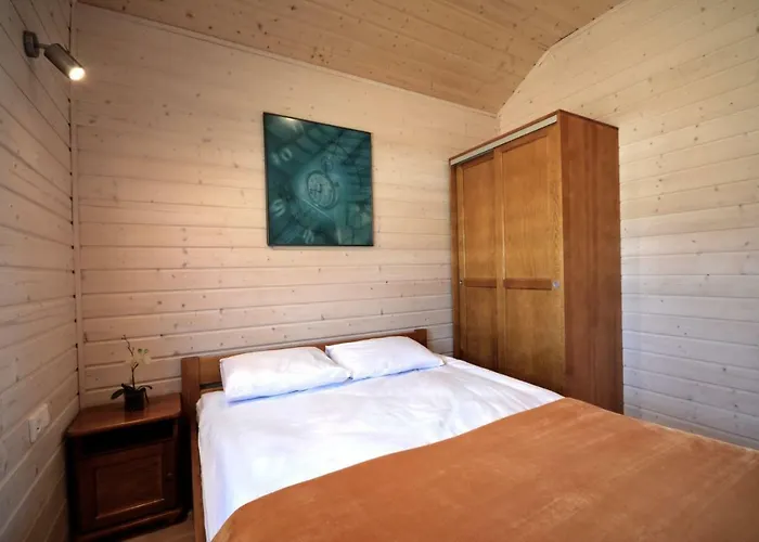 بيت للعطل Bursztynowo Z Basenem أوستروفو