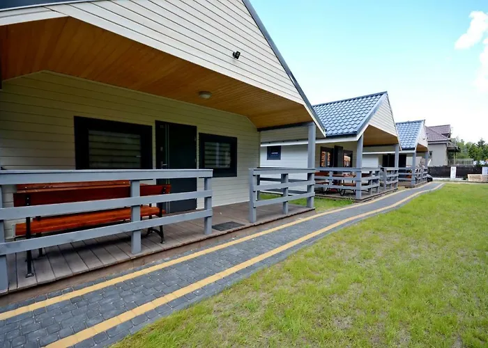 Bursztynowo Z Basenem بيت للعطل